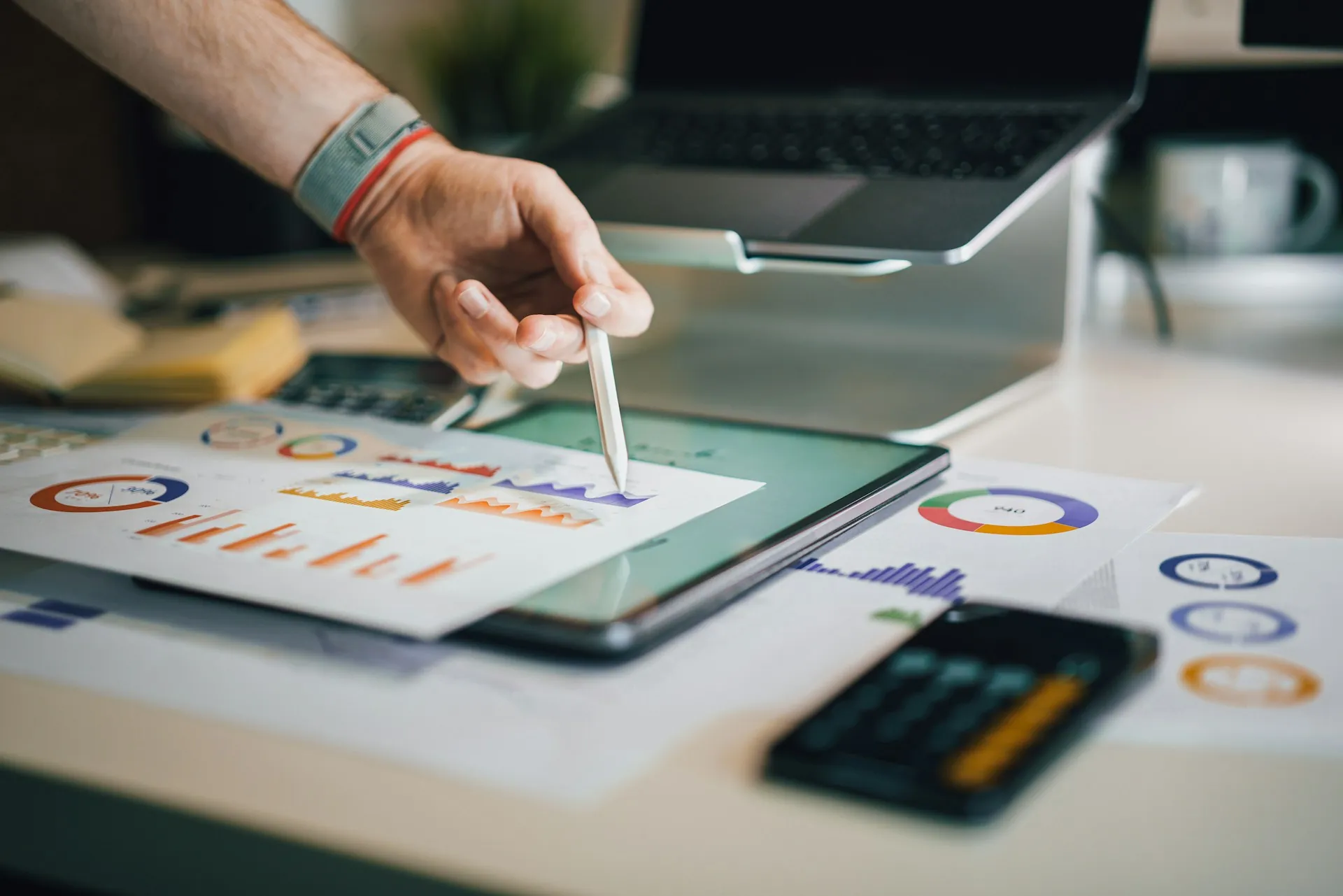 The CMO-Ready Marketing Report: What to Include (and What to Skip)